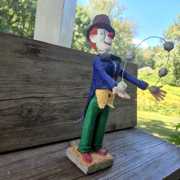 VINTAGE Paper mache Clown Juggler 15" Circus Sculpture, Artist Signed O'Neil - Picture 7 of 10